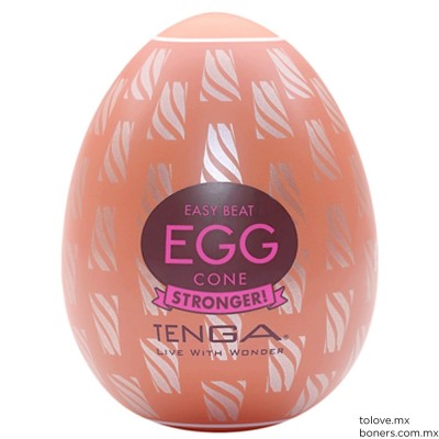 Huevo masturbador Tenga Egg Cone con textura de conos. Imagen del exterior con impresión del diseño